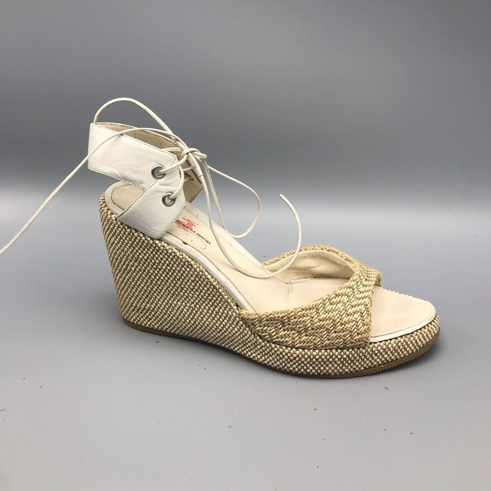 Dove Nuotano Gli Squali Wedges